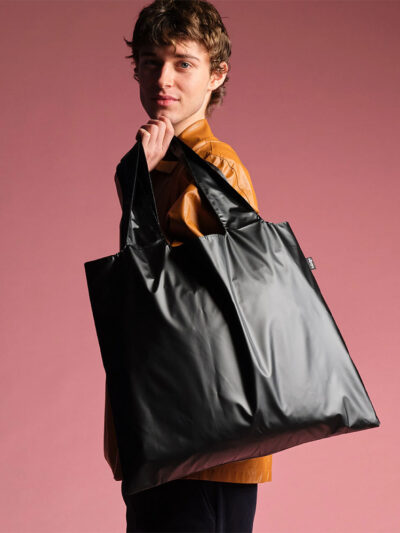 sort metallisk net fra Loqi