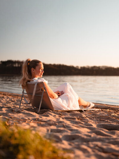 Foldbar strandmåtte med ryglæn