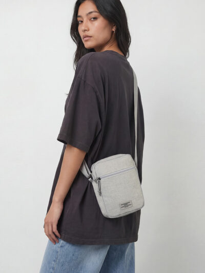 Southwest Bound Venture Crossbody taske i lysegrå